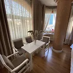 The Red Bricks Hotel Shkodër