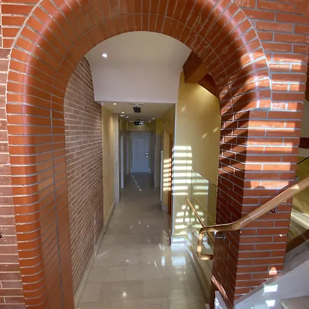 The Red Bricks Ξενοδοχείο 4*