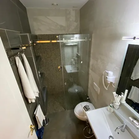 The Red Bricks Hotel Shkodër