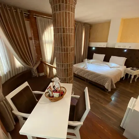 The Red Bricks Hotel Shkodër