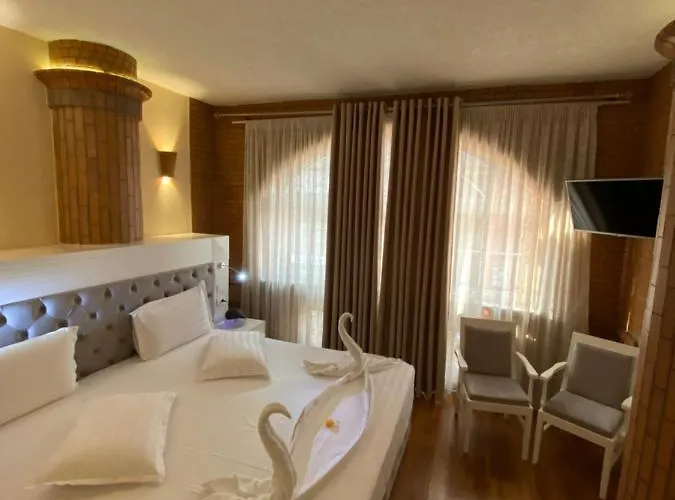 The Red Bricks Hotel Shkodër