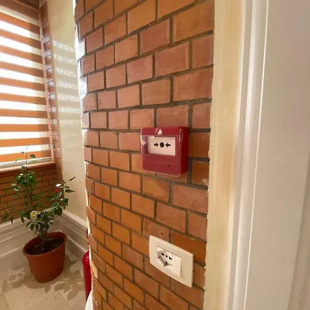 Отель The Red Bricks