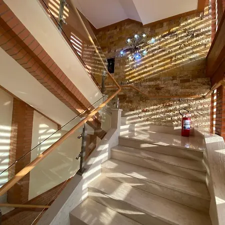The Red Bricks Hotel Shkoder