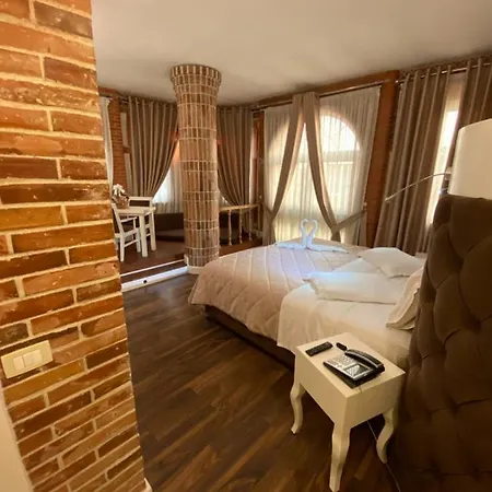 The Red Bricks Отель 4*