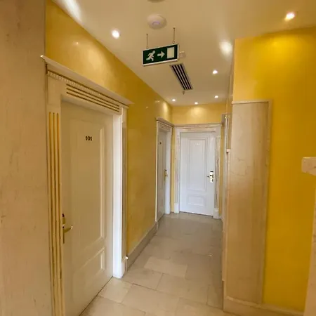 Ξενοδοχείο The Red Bricks 4*