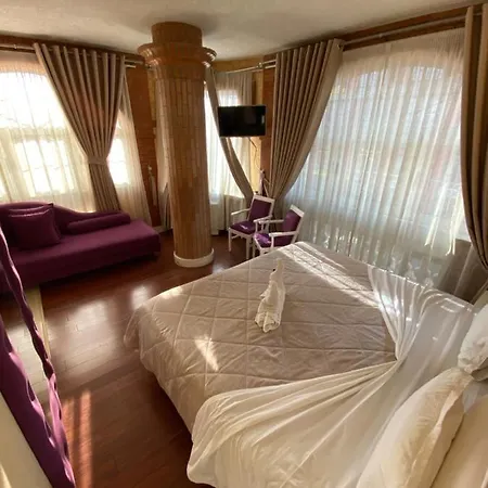 The Red Bricks Hotel Shkodër