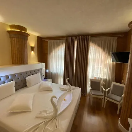 The Red Bricks Hotel Shkoder