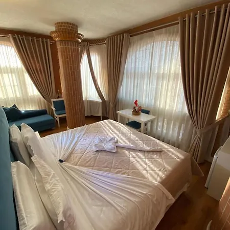 Отель The Red Bricks