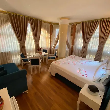 Hotel The Red Bricks 4*