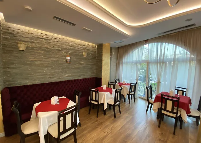 מלון The Red Bricks 4*