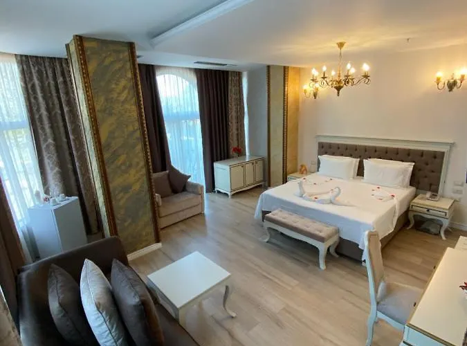 The Red Bricks שקודר