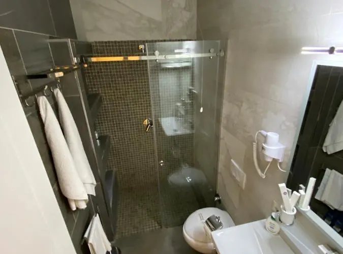 The Red Bricks Hotel Shkodër