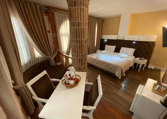 The Red Bricks Hotel Shkodër