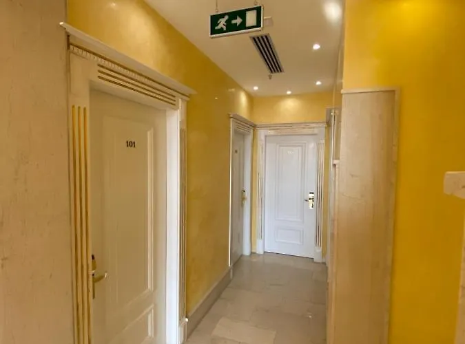 Hotel The Red Bricks 4*